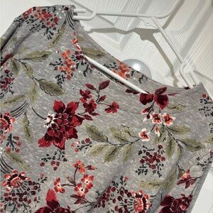 Croft & Barrow Floral Gray and Red Women's Lightweight Crew Sweatshirt